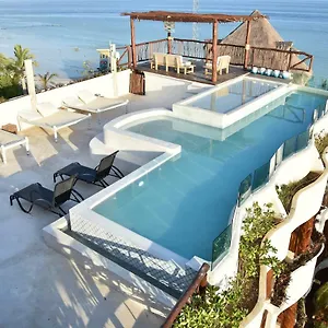 https://spirit-holbox.quintano-roohotels.com