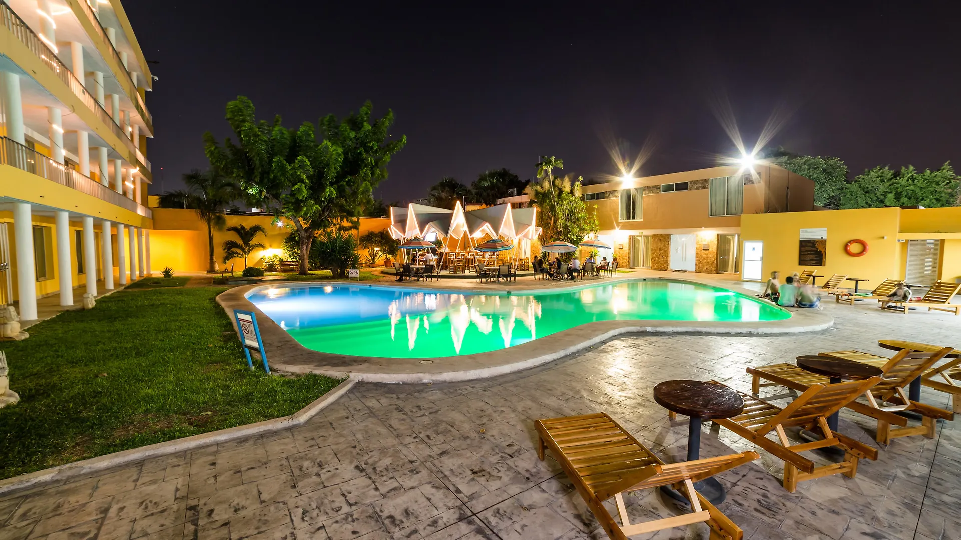 Hotel Maria Del Carmen Merida 4*,